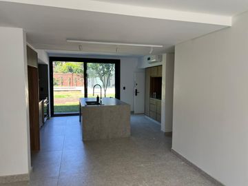 Magnífica casa en Belgrano R totalmente refaccionada con gran jardín y pileta,