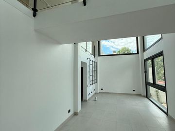 Magnífica casa en Belgrano R totalmente refaccionada con gran jardín y pileta,