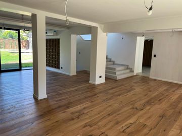 Magnífica casa en Belgrano R totalmente refaccionada con gran jardín y pileta,