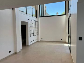Magnífica casa en Belgrano R totalmente refaccionada con gran jardín y pileta,
