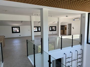 Magnífica casa en Belgrano R totalmente refaccionada con gran jardín y pileta,