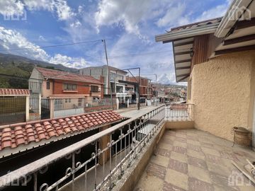 CASA RENTERA CON LOCAL COMERCIAL GUALACEO