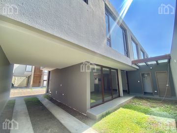 CASA EN VENTA SECTOR CUMBAYA VIA SANTA INES