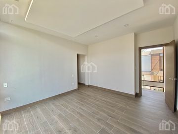 CASA EN VENTA SECTOR CUMBAYA VIA SANTA INES