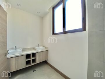 CASA EN VENTA SECTOR CUMBAYA VIA SANTA INES