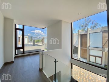 CASA EN VENTA SECTOR CUMBAYA VIA SANTA INES