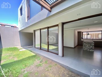 CASA EN VENTA SECTOR CUMBAYA VIA SANTA INES
