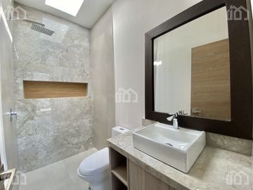 CASA EN VENTA SECTOR CUMBAYA VIA SANTA INES