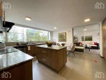 CASA DE VENTA EN CUMBAYA