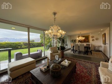 CASA DE VENTA EN CUMBAYA