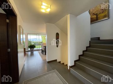 CASA DE VENTA EN CUMBAYA