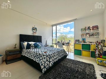 CASA DE VENTA EN TUMBACO