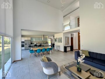 CASA DE VENTA EN TUMBACO
