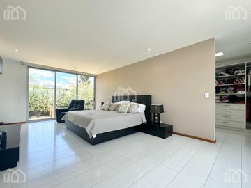 CASA DE VENTA EN TUMBACO
