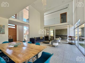 CASA DE VENTA EN TUMBACO