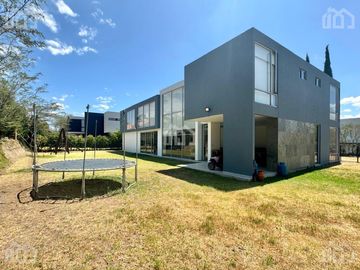 CASA DE VENTA EN TUMBACO