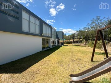 CASA DE VENTA EN TUMBACO