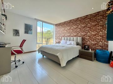 CASA DE VENTA EN TUMBACO
