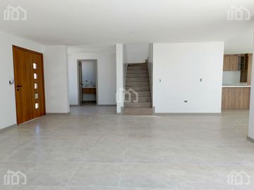 CASA DE VENTA TUMBACO