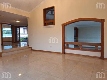 CASA DE VENTA EN MIRAVALLE URBANIZACIÓN RINCÓN DEL VALLE
