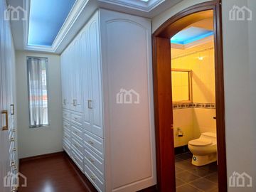 CASA DE VENTA EN MIRAVALLE URBANIZACIÓN RINCÓN DEL VALLE