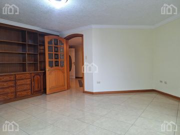 CASA DE VENTA EN MIRAVALLE URBANIZACIÓN RINCÓN DEL VALLE