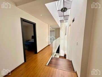 CASA MODERNA Y LOCAL COMERCIAL EN VENTA SECTOR SAN JOAQUIN AUTOPISTA MEDIO EJIDO