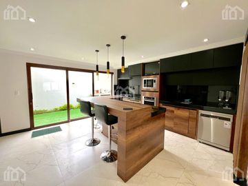 CASA MODERNA Y LOCAL COMERCIAL EN VENTA SECTOR SAN JOAQUIN AUTOPISTA MEDIO EJIDO