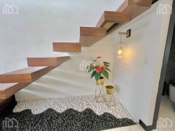 CASA MODERNA Y LOCAL COMERCIAL EN VENTA SECTOR SAN JOAQUIN AUTOPISTA MEDIO EJIDO