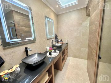 CASA MODERNA Y LOCAL COMERCIAL EN VENTA SECTOR SAN JOAQUIN AUTOPISTA MEDIO EJIDO