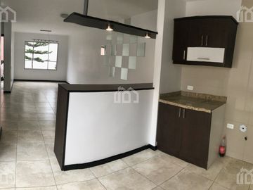 CASA DE VENTA EN TUMBACO DE OPORTUNIDAD