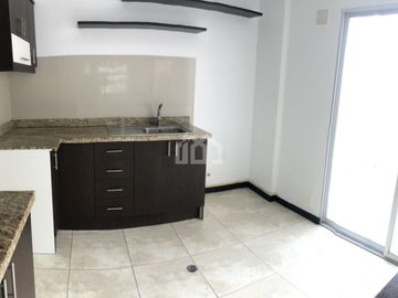 CASA DE VENTA EN TUMBACO DE OPORTUNIDAD