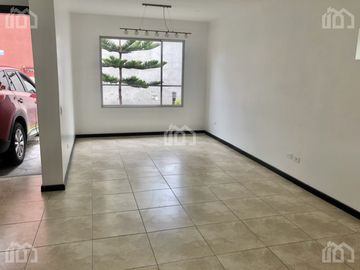 CASA DE VENTA EN TUMBACO DE OPORTUNIDAD