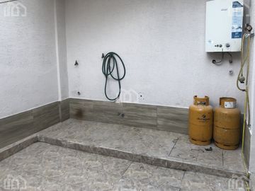 CASA DE VENTA EN TUMBACO DE OPORTUNIDAD