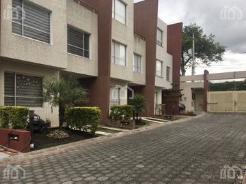 CASA DE VENTA EN TUMBACO DE OPORTUNIDAD