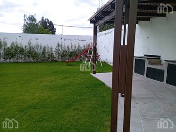 CASA DE VENTA EN TUMBACO ARENAL