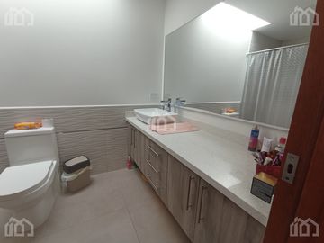 CASA DE VENTA EN TUMBACO ARENAL