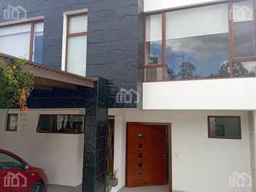 CASA DE VENTA EN TUMBACO ARENAL