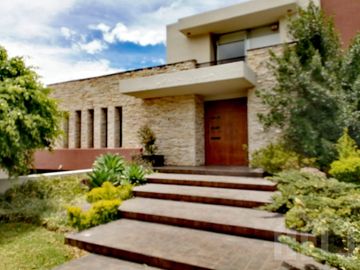 CASA DE VENTA EN CUMBAYA SECTOR COLEGIO ALEMAN