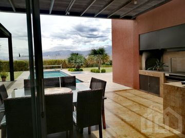 CASA DE VENTA EN CUMBAYA SECTOR COLEGIO ALEMAN