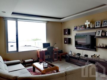 CASA DE VENTA EN CUMBAYA SECTOR COLEGIO ALEMAN