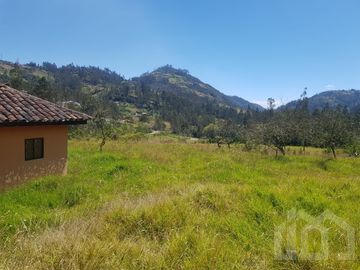 CASA Y TERRENO DE VENTA ZHIDMAD AZUAY