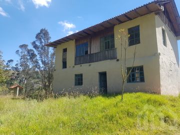 CASA Y TERRENO DE VENTA ZHIDMAD AZUAY