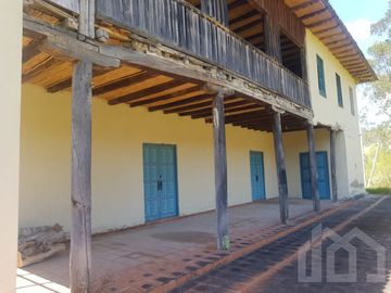 CASA Y TERRENO DE VENTA ZHIDMAD AZUAY