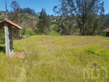 CASA Y TERRENO DE VENTA ZHIDMAD AZUAY