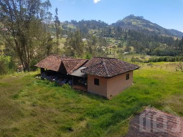 CASA Y TERRENO DE VENTA ZHIDMAD AZUAY