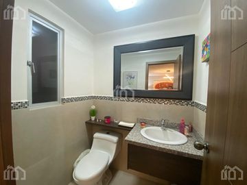 CASA DE VENTA EN TUMBACO