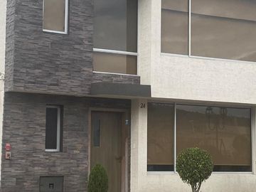 CASA DE VENTA EN TUMBACO