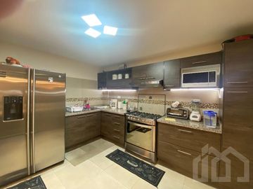 CASA DE VENTA EN TUMBACO