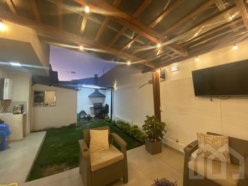 CASA DE VENTA EN TUMBACO